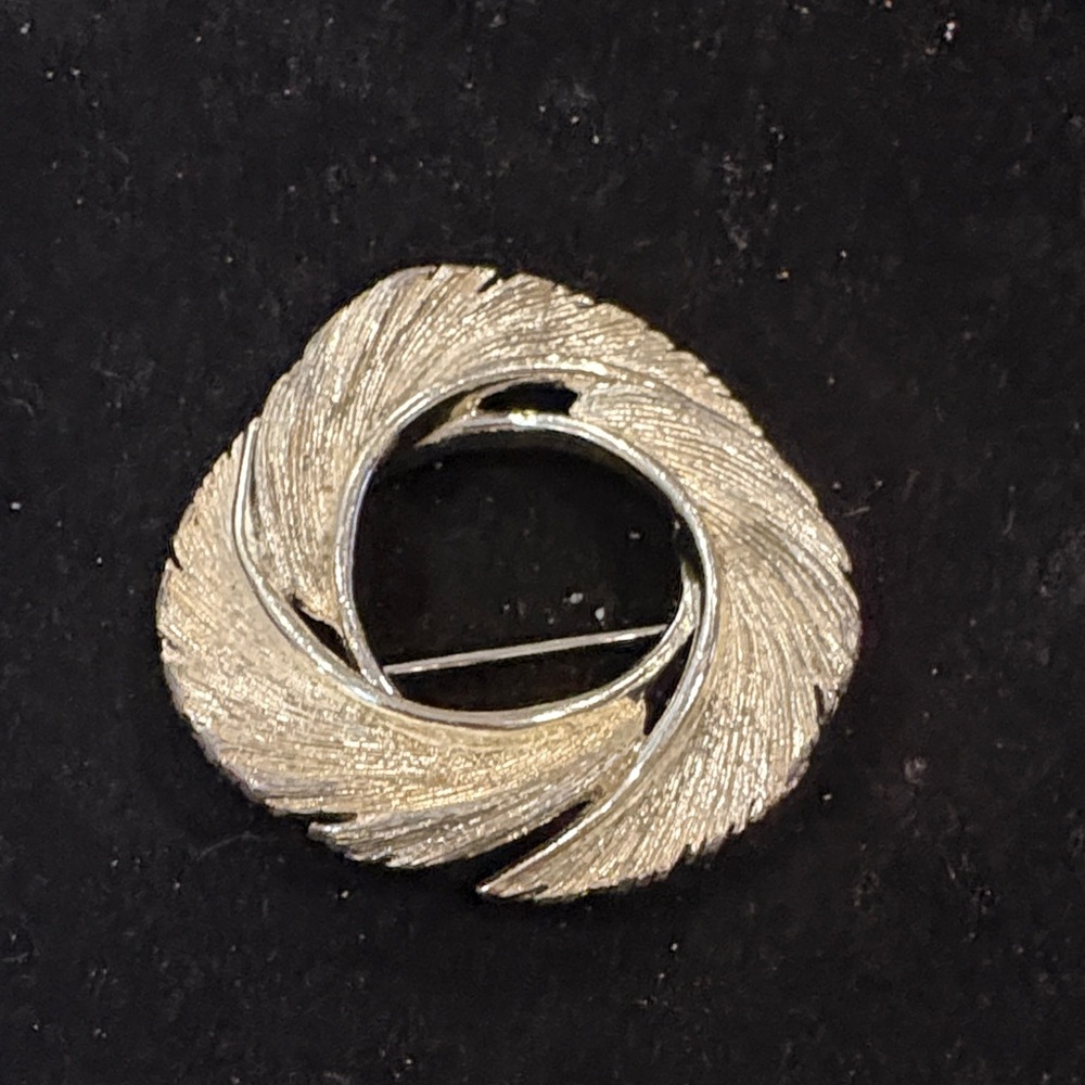 Chic Twisted Silver Brooch